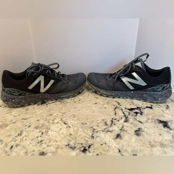New Balance Shoes - New Balance Women's wt690 Trail Running Sneaker
